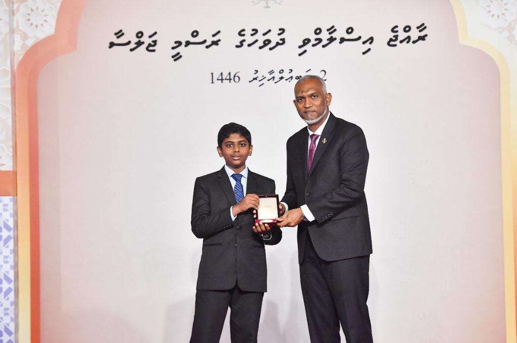 28 ޙާފިޡުންނަށް ރައީސުލްޖުމްހޫރިއްޔާ، މެޑަލް ދެއްވައިފި