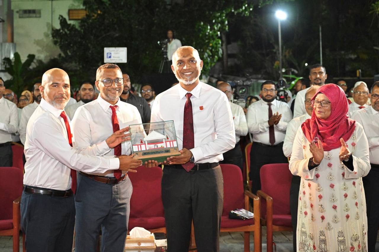 މުދައްރިސުންގެ މިސާލު އުއްބައްތިއެއް ފަދަ - ރައީސް