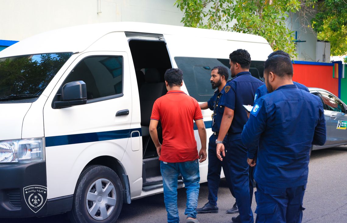 ވިސާނެތި މަސައްކަތް ކުރަމުންދިޔަ ބިދޭސީއަކު އަތުލައިގަނެފި