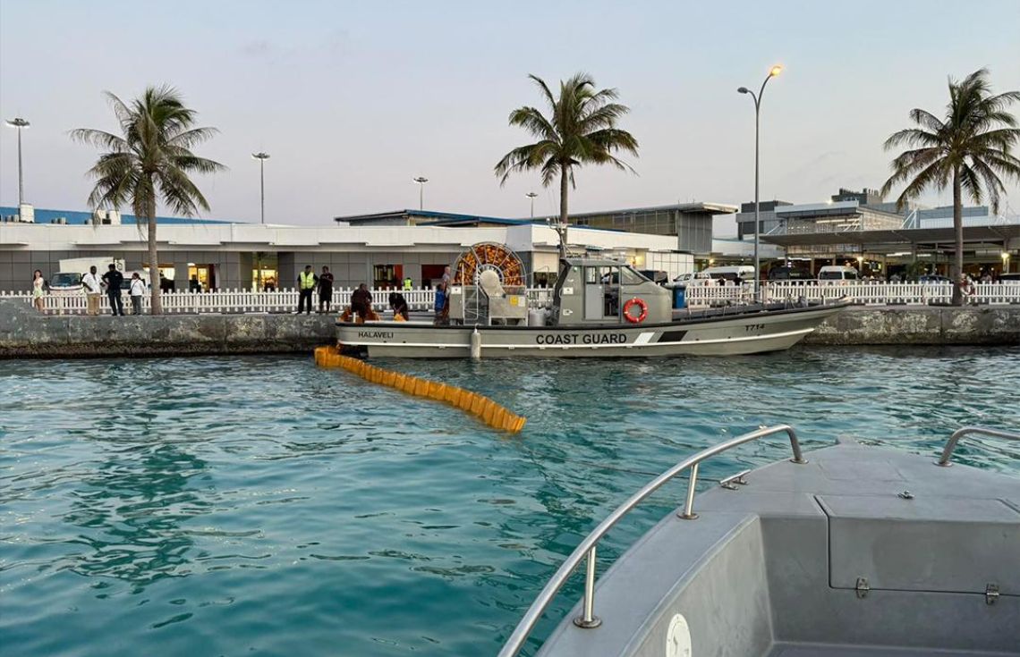 ހުޅުލެ ފަޅުތެރެއަށް އެޅުނު ކަޅު ތެޔޮ ސާފުކުރަނީ
