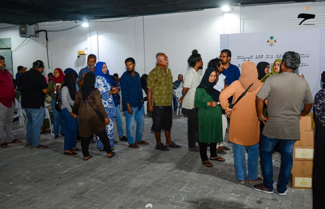 މަސްދަޅު ކޭސް ހޯދުމަށް ގިނަ ބަޔަކު ކިއޫތަކަށް