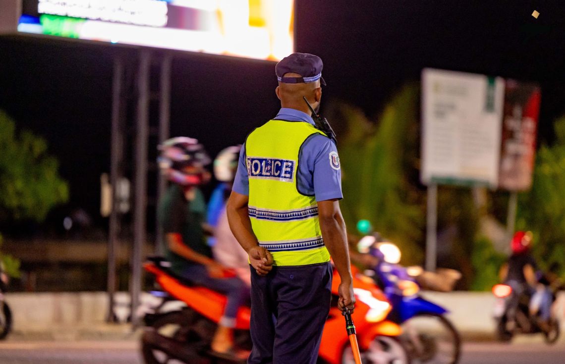 ޕާކްކޮށްފައިހުރި ސައިކަލެއްގެ މަޑިދަށުން ކިލޯއަކަށްވުރެ މަސްތުވާތަކެތި ފެނިއްޖެ
