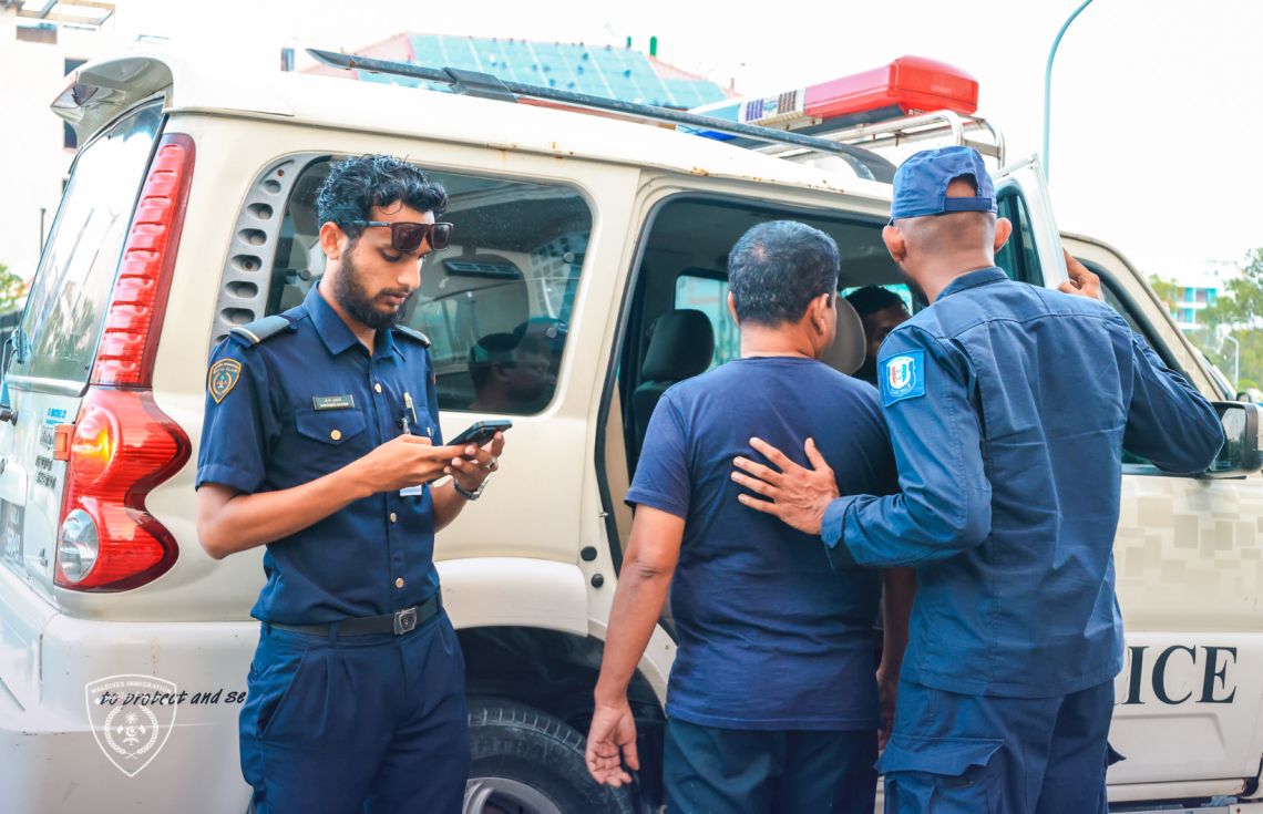 4 ބިދޭސީއަކު އިމިގްރޭޝަންގެ ބެލުމުގެ ދަށަށް