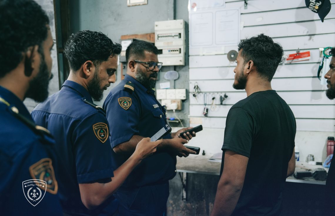ގަވާއިދާ ހިލާފަށް އުޅޭ ދެބިދޭސީއަކު ގަރާޖަކުން ހިފަހައްޓައިފި