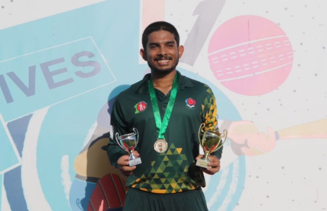 އެންމެ މޮޅު ކްރިކެޓް ކުޅުންތެރިޔަކަށް އަޒްޔާން