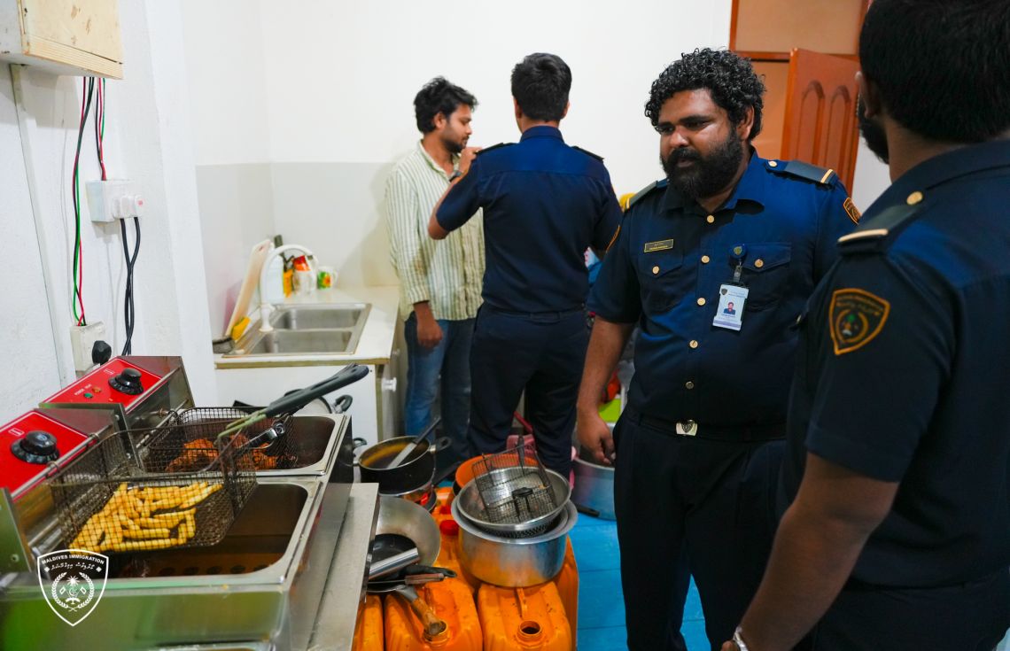 ގަވާއިދާ ޚިލާފަށް ވިޔަފާރިކުރި 3 ބިދޭސީން ހައްޔަރުކޮށްފި