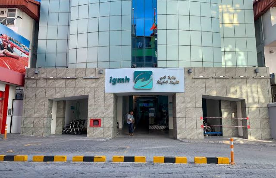 ދެމަފިރިން ފިހިގެން މާލެ