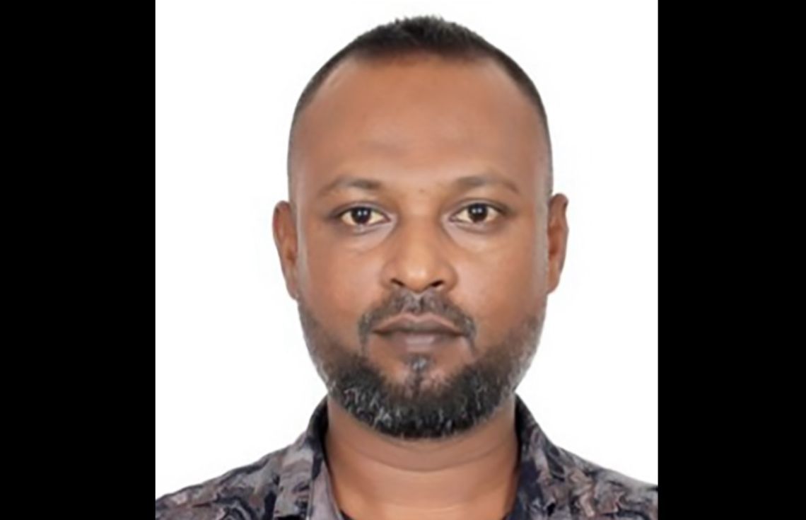މަނަދޫމީހާ ދިޔައީ ބޭރަށް! އޭނާ ޑުރަގާއެކު ހައްޔަރުކޮށްފި
