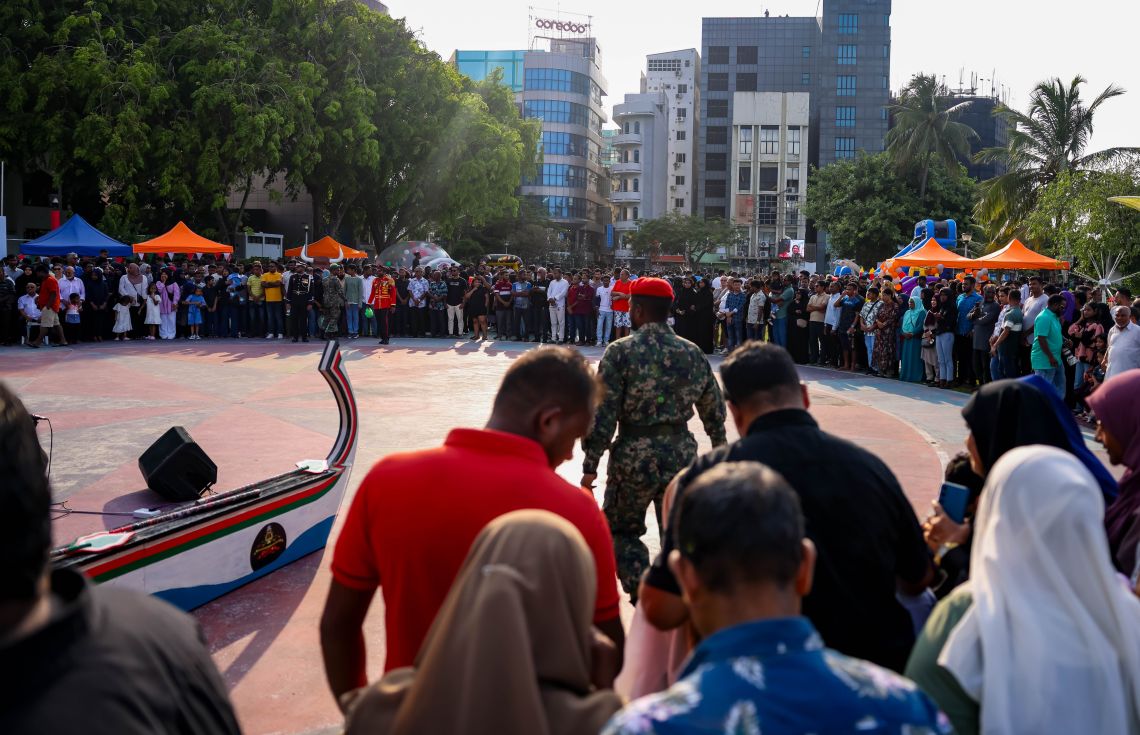 އެތައްސަތޭކަ ކުދިންނަކާއެކު "ޢީދު ހަވީރު" ހަރަކާތަށް ބޮޑުތަރުޙީބެއް1