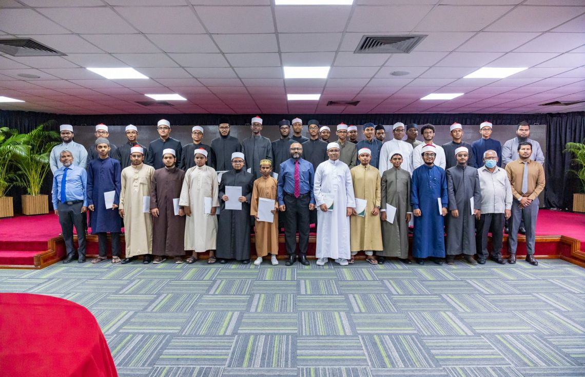 ރޯދަމަހު އިމާމުވެ ނަމާދުކުރި ޒުވާން ޙާފިޡުންގެ އަގުވަޒަންކޮށްފި