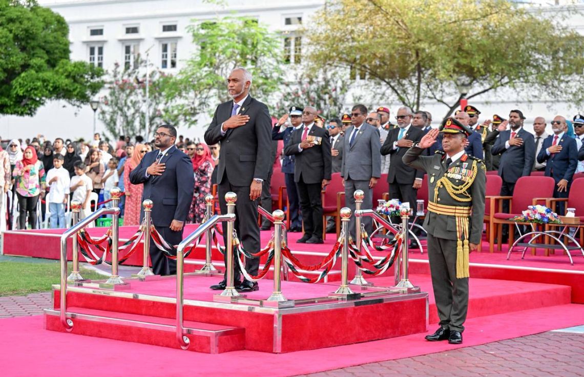 ރައީސް ޝަރަފްވެރިކޮށްދެއްވާ ސިފައިންގެ ބޮޑު ހިނގާލުން މާދަމާ