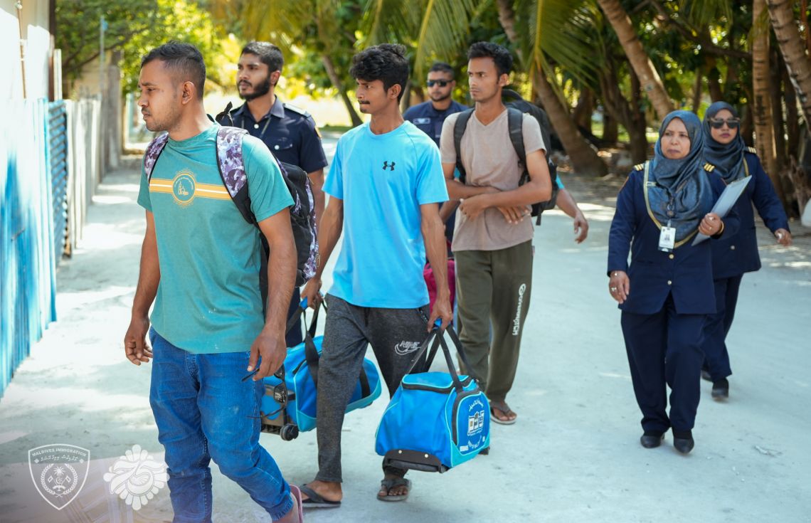 ދުވާފަރުގައި ގަވާއިދާ ހިލާފަށް އުޅުނު ބިދޭސީން ހިފަހައްޓައިފި