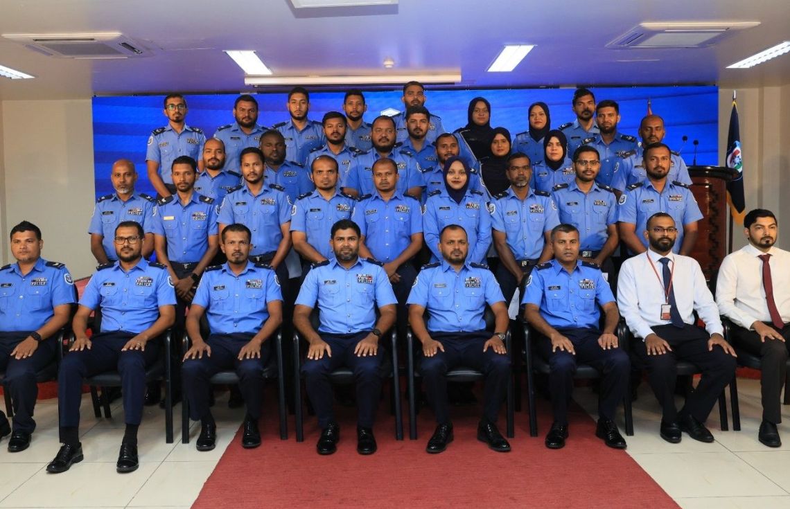 ދެކޯހަކުން ދަސްވެނިވި 52 ފުލުހުންނަށް ސެޓްފިކެޓް ހަވާލުކޮށްފި