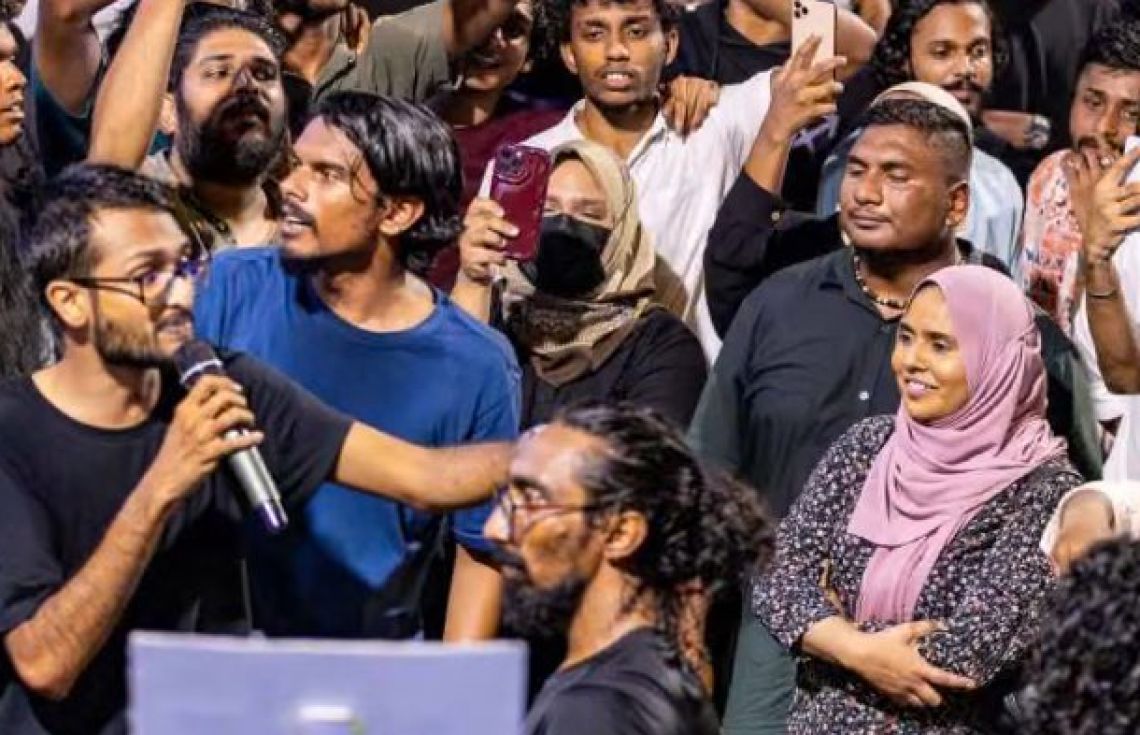 ޒުވާނުންގެ އިހުތިޖާޖަށް ސިޔާސީން ވަދެ ކޮންޓްރޯލް ނަގައިފި