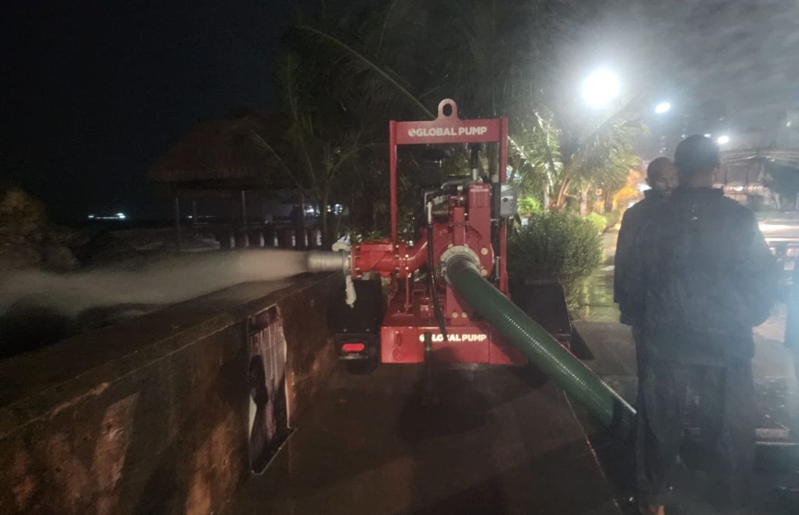 މާލޭގައި ފެންބޮޑުވުމުން ފެން ހިންދަން ސިފައިން ނުކުމެއްޖެ
