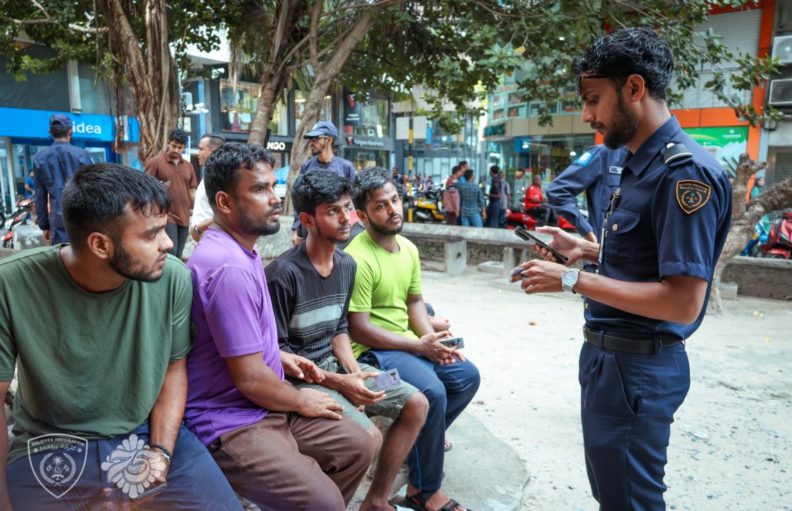 ބޮނޑިބަތްޕާކުން ބިދޭސީންތަކެއް ހިފަހައްޓައިފި