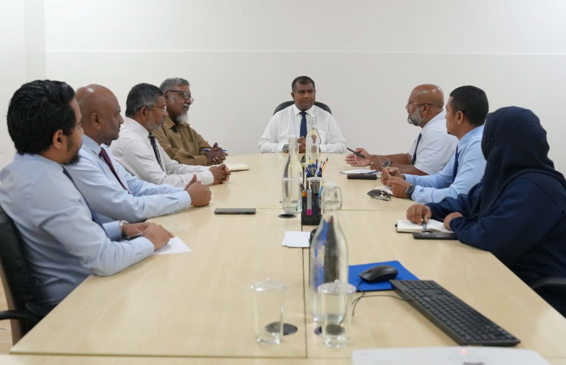 ދިވެހިބަހުގެ މިނިސްޓްރީން ފުލުހުންނާ އެކު ބައްދަލުވުމެއް ބާއްވައިފި