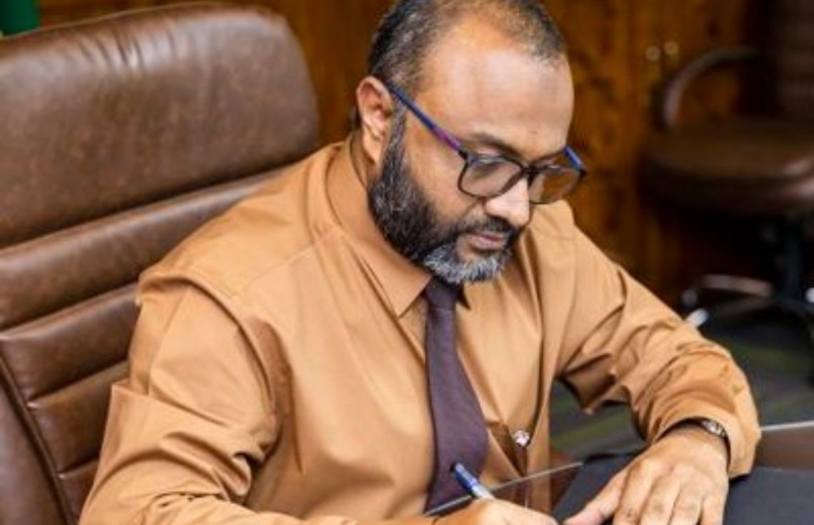 ޑރ. ޝަހީމް އަދާލަތު ޕާޓީއާއި ގުޅިވަޑައިގެންފި
