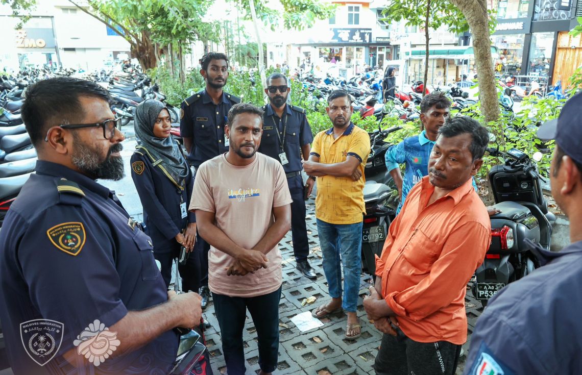 ހީނާމާގެ ޕާކިން ސަރަހައްދުން ހަތަރު ބިދޭސީއަކު ހިފަހައްޓައިފި