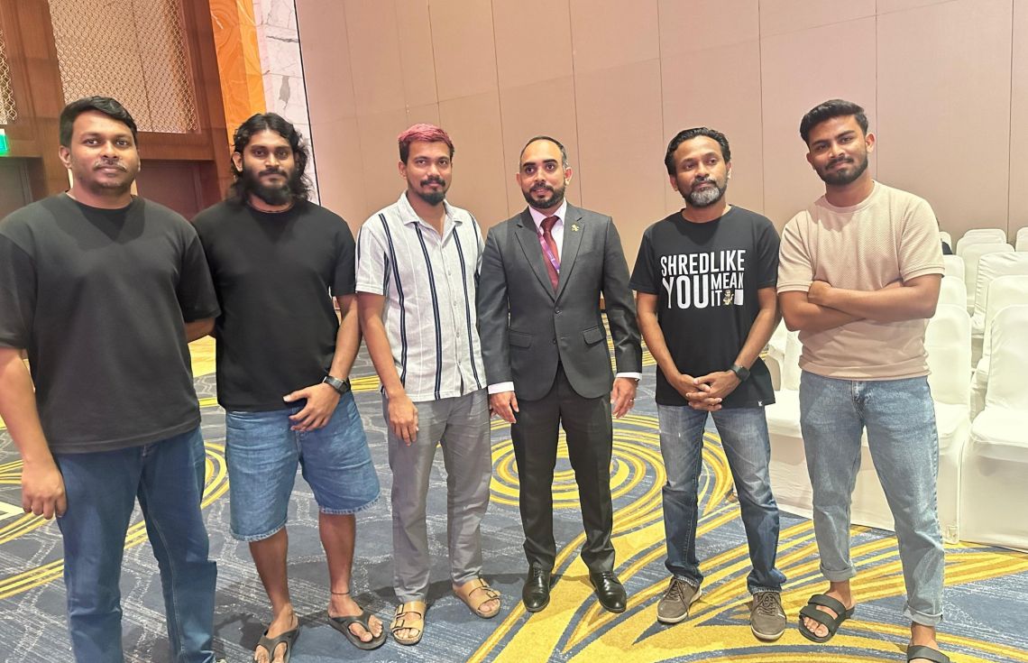 ޔޫތު މިނިސްޓަރު "ޓޫ އޮފް އަސް"އާ ބައްދަލުކުރައްވައިފި