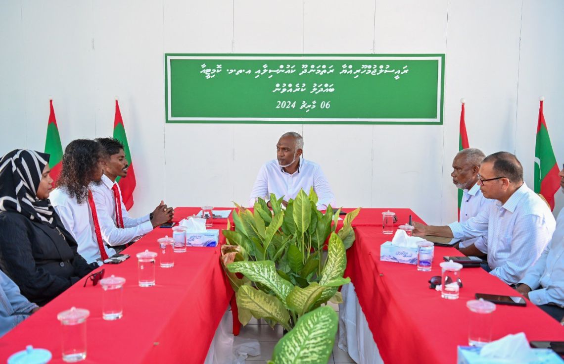 ރަތްމަންދޫ އާއި އިތުރު ރަށްރަށުން މީހުން ބަދަލުކުރަނީ