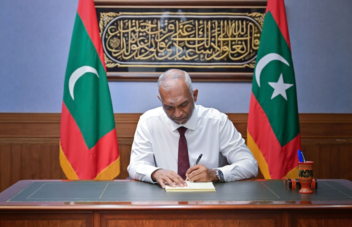 ބައި-އިލެކްޝަން ނުބާއްވާ ބިލު، ރައީސް ތަސްދީގުކުރައްވައިފި