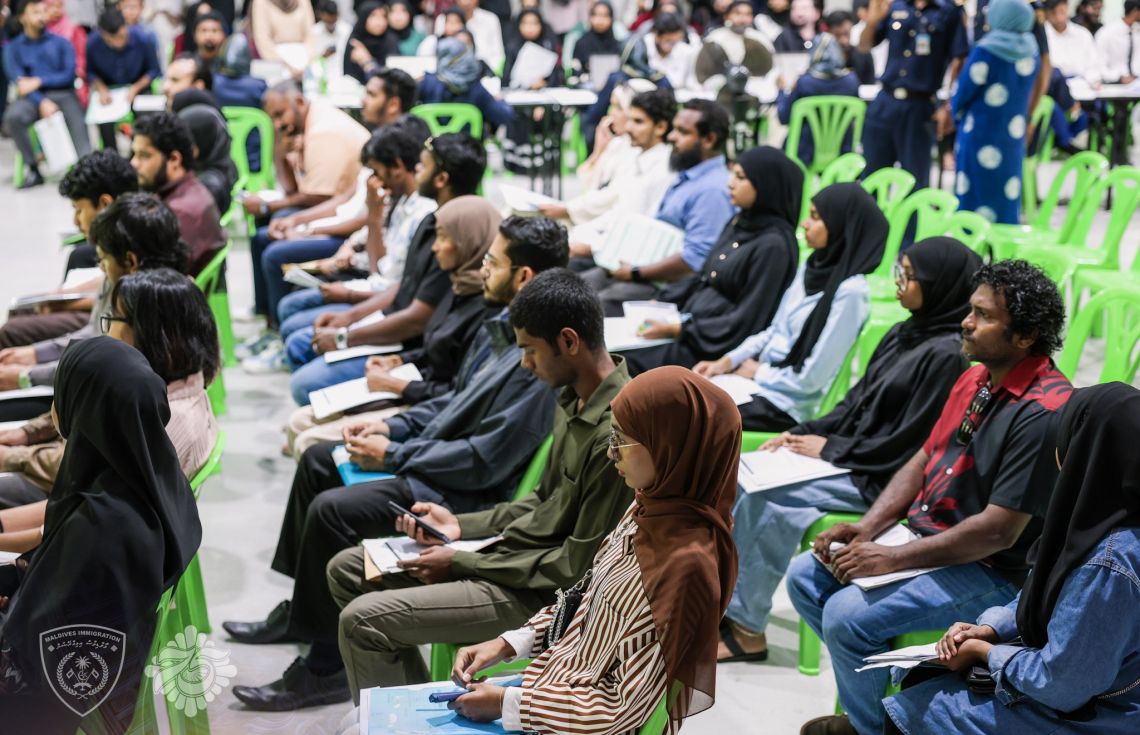 އިމިގްރޭޝަންގެ "ވޯކް-އިން" އިންޓަވިއުއަށް ބޮޑު ތަރުހީބެއް!
