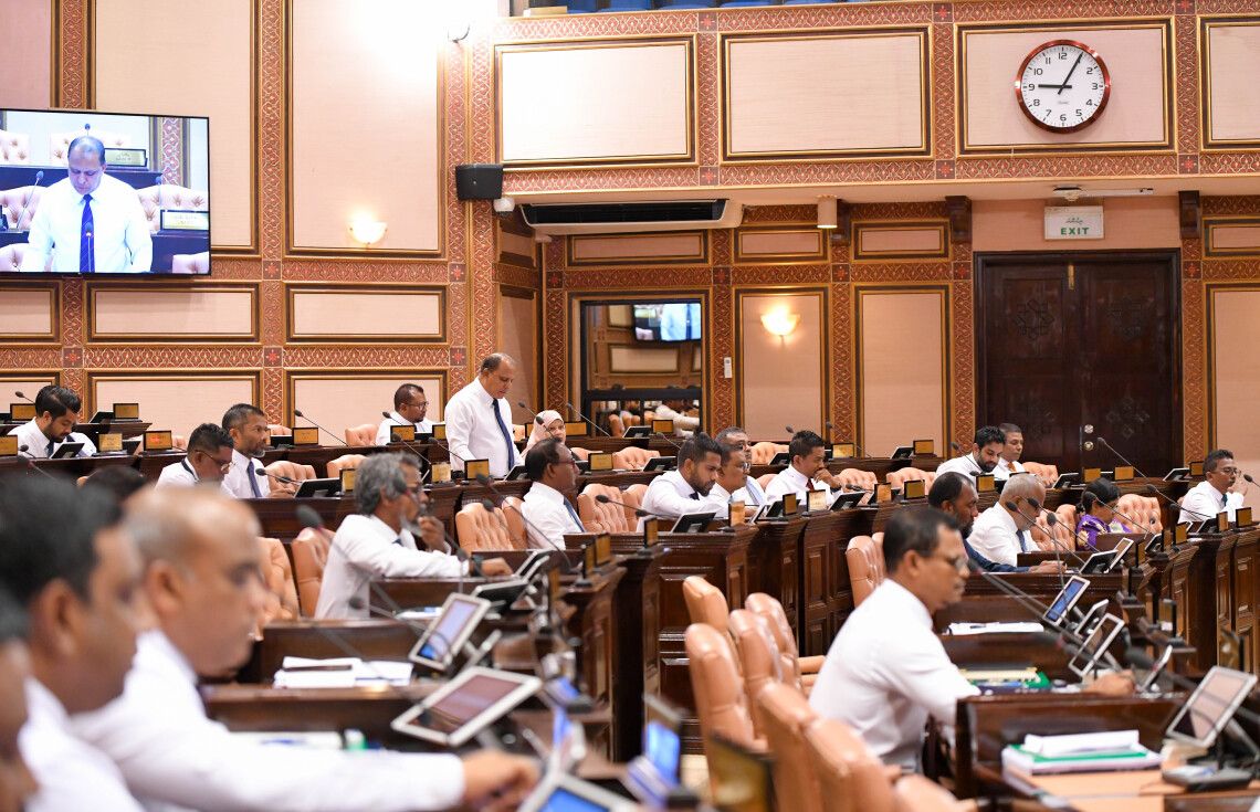 ނޭޕާލާއި އަޔަލެންޑް އަދި ޔޫކްރޭނަށް ނޮން-ރެޒިޑެންޓް ސަފީރުން
