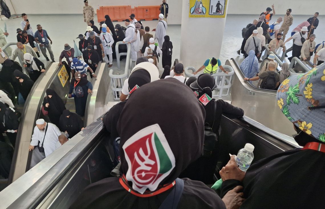ހައްޖުވެރިން ބަލާ ގިނަ މީހުން ނުދިއުމަށް އެދެފި