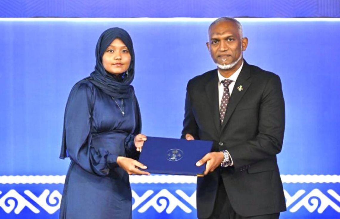 1800 ދަރިވަރަކަށް މަތީ އަރުތަވެރިންގެ އިނާމު ދެނީ