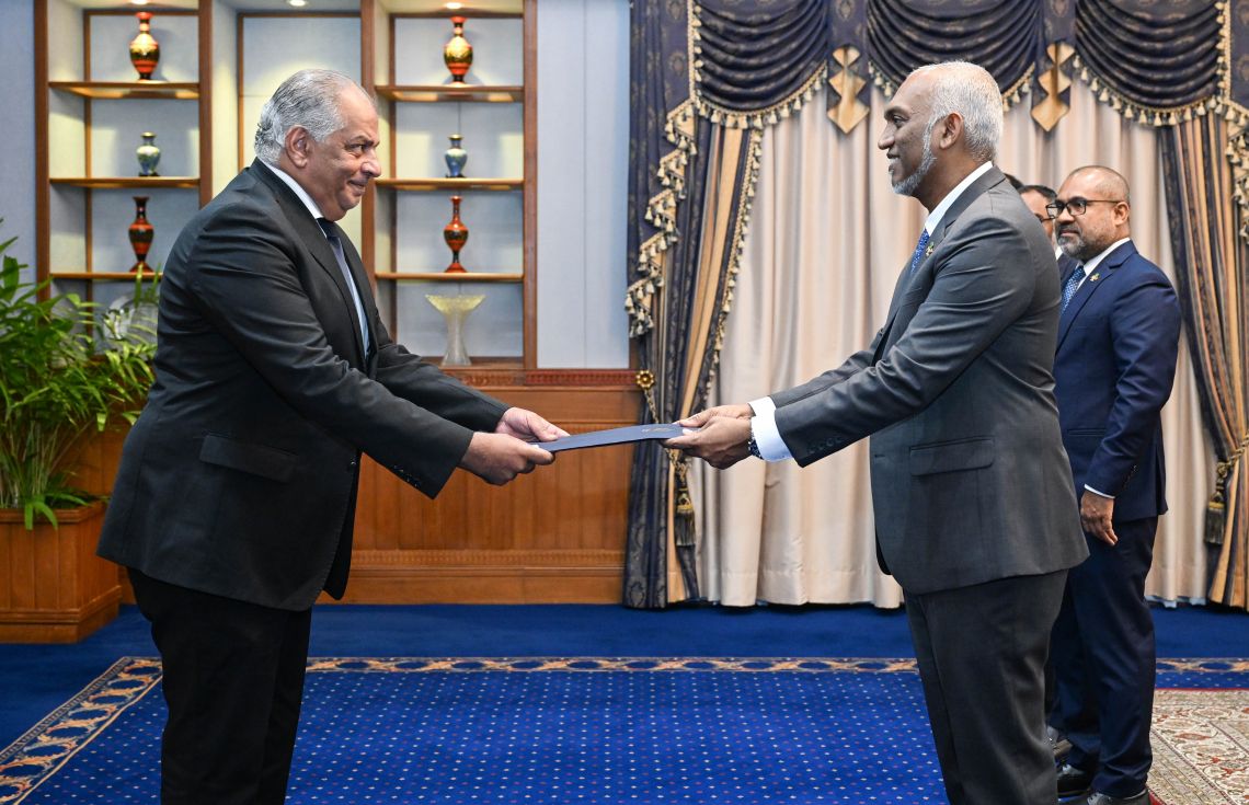 މިޞްރުގެ އައު ސަފީރު ރައީސްއަށް ފަތްކޮޅުއަރުވައިފި