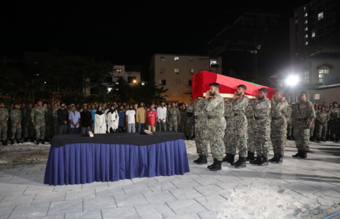 ޢަލީ ޙާމިދުގެ ޖަނާޒާ ސިފައިންގެ ރަސްމީ ޢިއްޒަތުގައި