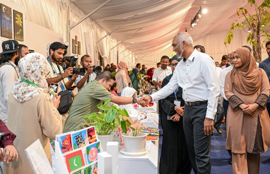 ކުދި ވިޔަފާރިތައް ކުރިއަރުވަން އެހީތެރިކަން ދޭނަން: ރައީސް
