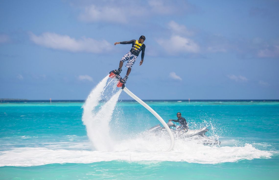 ފަތުރުވެރިކަމުގެ މަސައްކަތްތެރިން ރަޖިސްޓަރީކުރުން ލާޒިމްކުރަން އައު ގަވާއިދެއް
