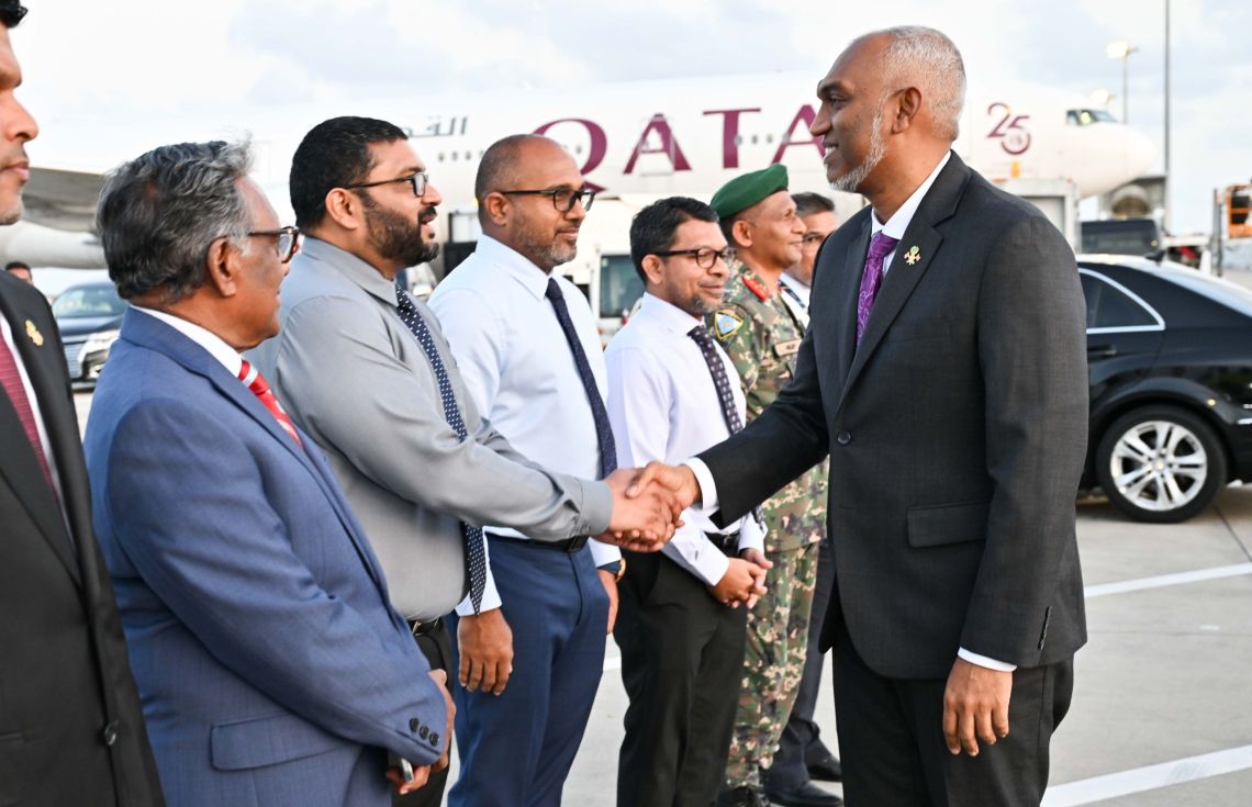 މަތީ ފަންތީގެ ބައްދަލުކުރެއްވުންތަކަކަށް ރައީސް އިނގިރޭސިވިލާތަށް ފުރާވަޑައިގެންފި