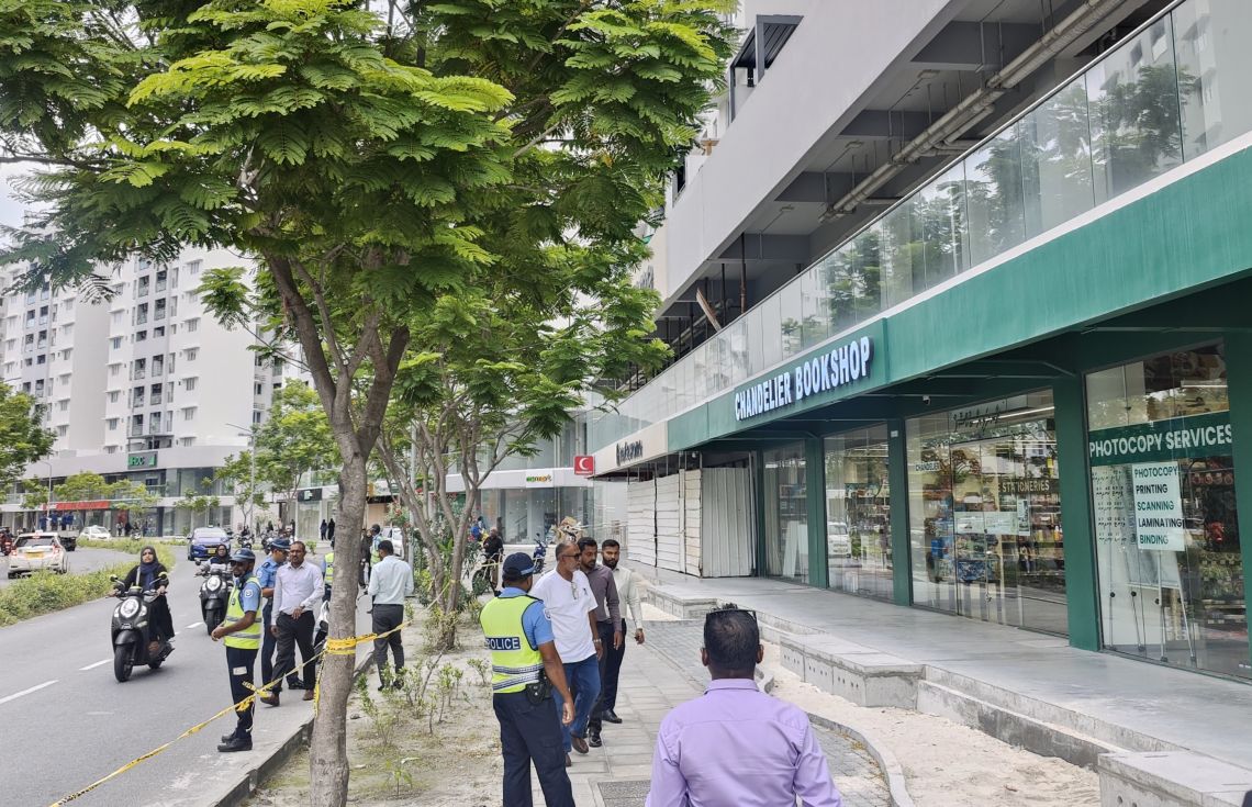 އިމާރާތަކުން މީހަކު ވެއްޓިގެން ފުލުހުން ހަރަކާތްތެރިވަނީ