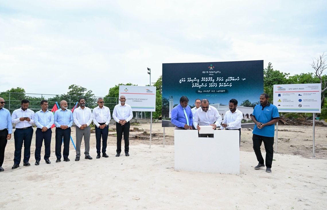 ހެނބަދޫގައި ގާއިމުކުރާ މިސްކިތުގެ ބިންގާ އަޅައިފި