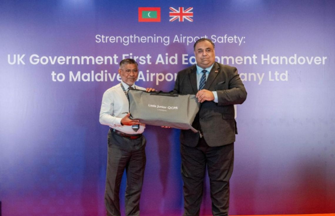 އިނގިރޭސިން ރާއްޖެއަށް ފަސްޓް އެއިޑްގެ ތަކެތި ހަދިޔާކޮށްފި