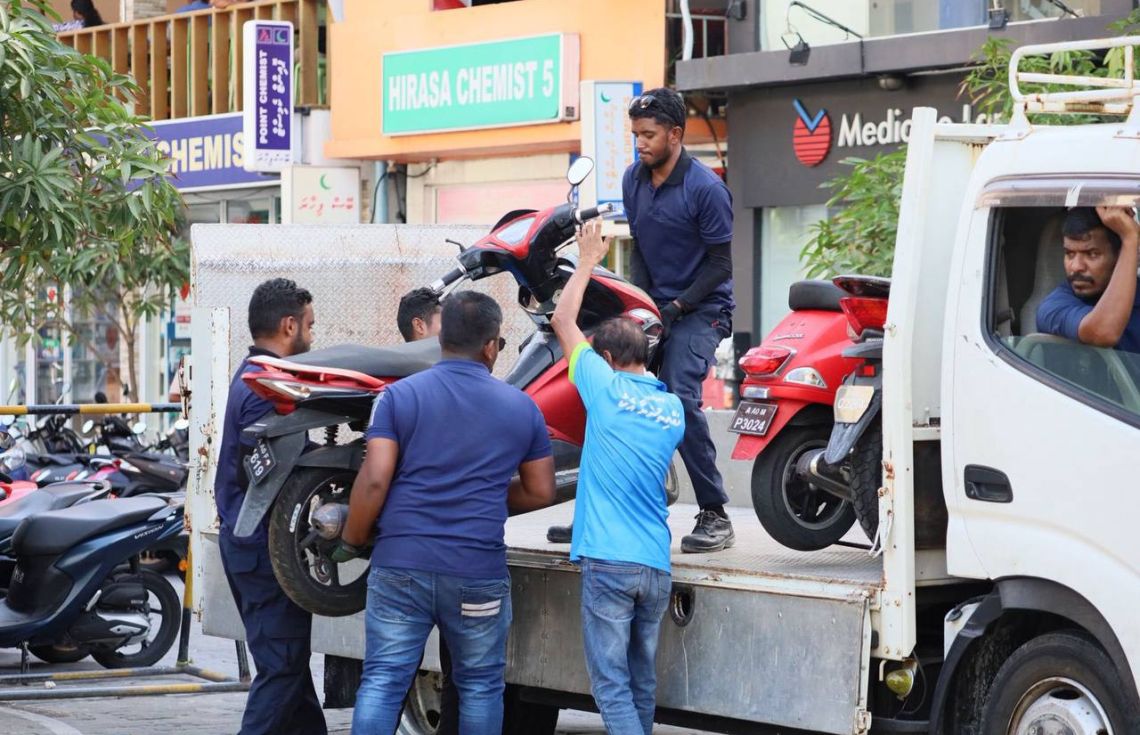 ފުލުހުން އުޅަނދުތަށް ޓޯ ކުރަން ފަށައިފި