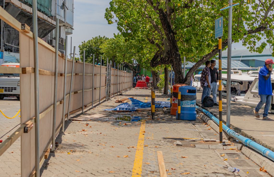 ބޮޑުތަކުރުފާނު ހެދުމުގެ މަސައްކަތް ފަށައިފި
