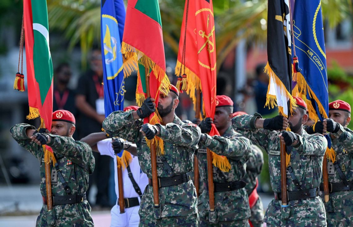 ގައުމީދުވަހާ ގުޅިގެން މާދަމާ މާލޭގައި ސިފައިންގެ ހިނގާލުމެއް