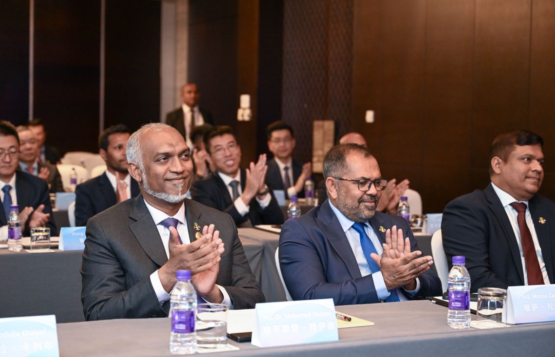 ރާއްޖެއާއި ޗައިނާއާ ދެމެދު އެއްބަސްވުންތަކެއްގައި ސޮއިކޮށްފި