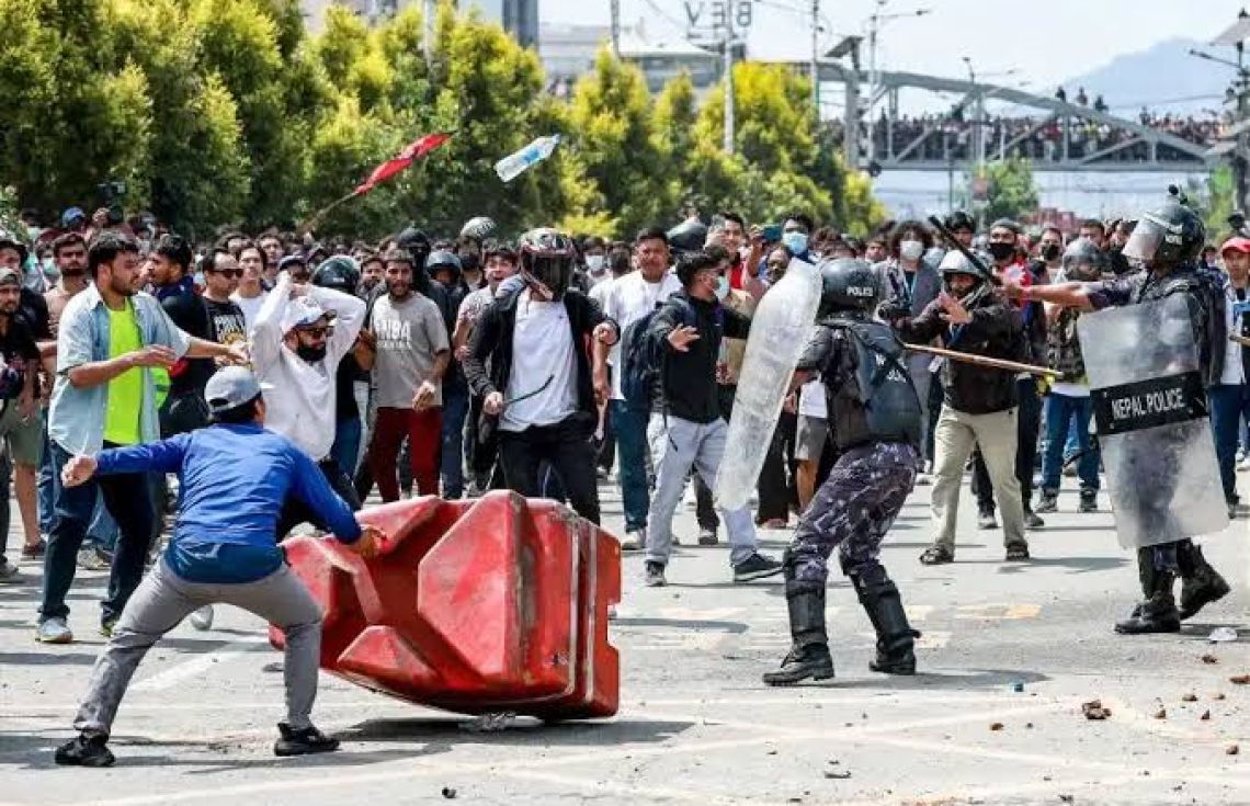 ނޭޕާލުން 19މީހުން މަރުވުމުން ސޯޝަލްމީޑިއާ މަނާކުރިކުރުން އުވާލައިފި
