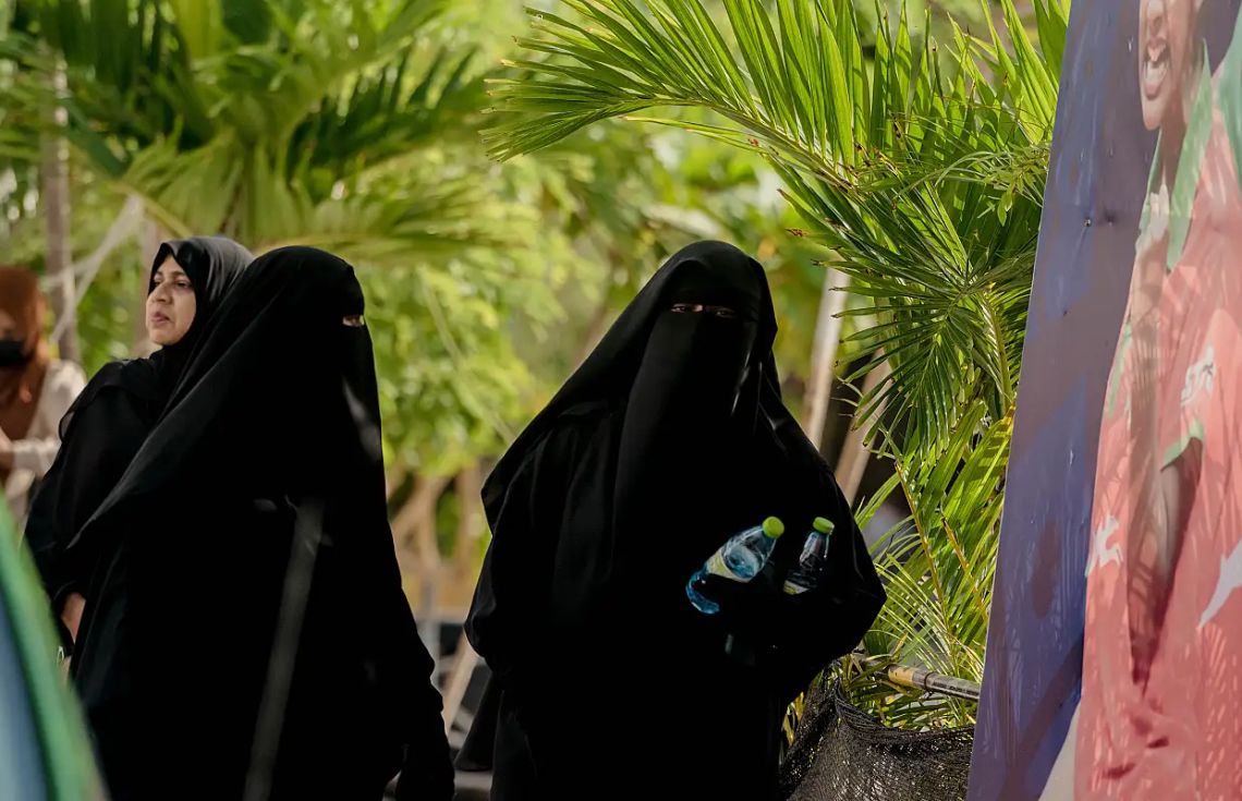 މޫނުބުރުގާ އަޅައިގެން ސިވިލް ސާވިސްގައި މިހާރު އުޅެވޭނެ