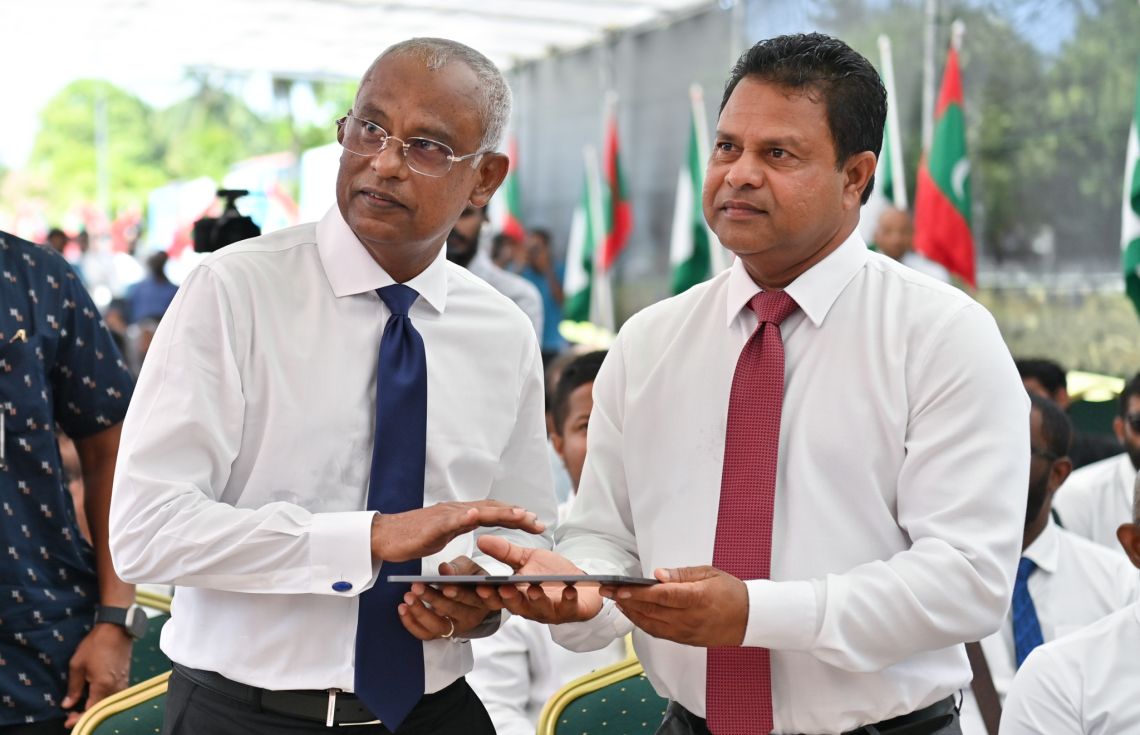 ފެނަކައިގެ ވެރިން އަތްގުޅައިގެން ހިންގި ބޮޑު ހިޔާނާތް