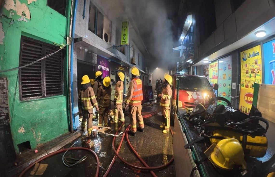 ބާޒާރުމަތީގައި ހުންނަ ލިލީ ފިހާރާގައި އަލިފާނުގެ ހާދިސާއެއް!