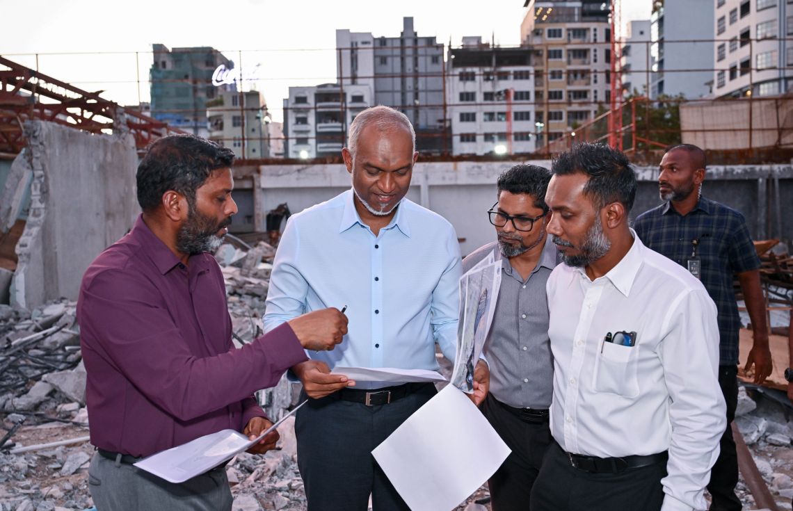 ސާފިން ސްޓޭޑިއަމްގެ މަސައްކަތް ކުރިއަށްދާގޮތް ރައީސް ބައްލަވާލައްވައިފި