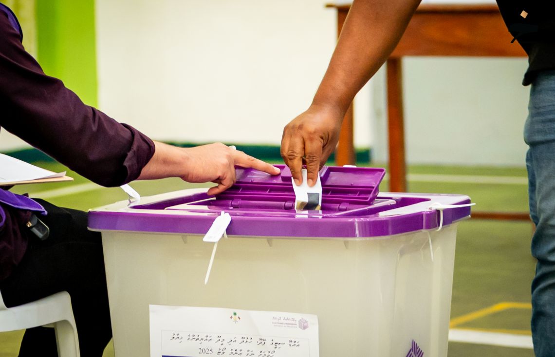 ހުޅުދޫ އަދި މީދޫ ތާއީދުކުރީ ކައުންސިލްތައް ވަކިކުރަން