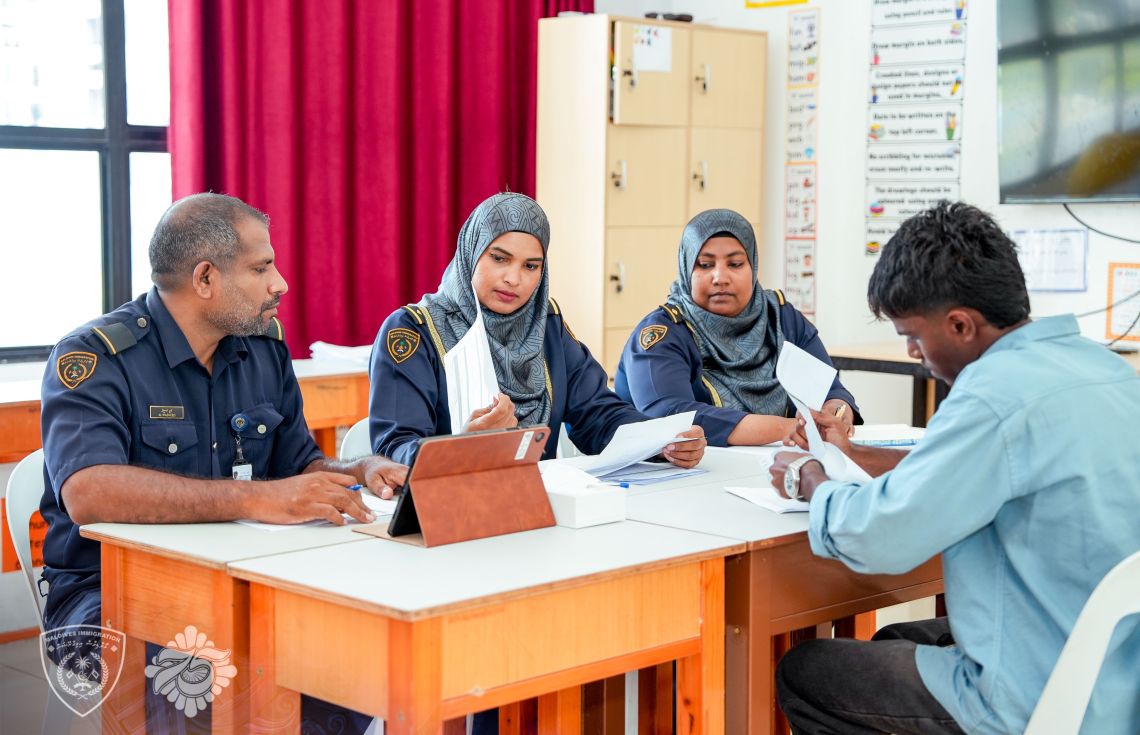 އިމިގްރޭޝަނުގެ ވޯކް-އިން އިންޓަވިއުއަށް 500 އަށްވުރެގިނަ މީހުން