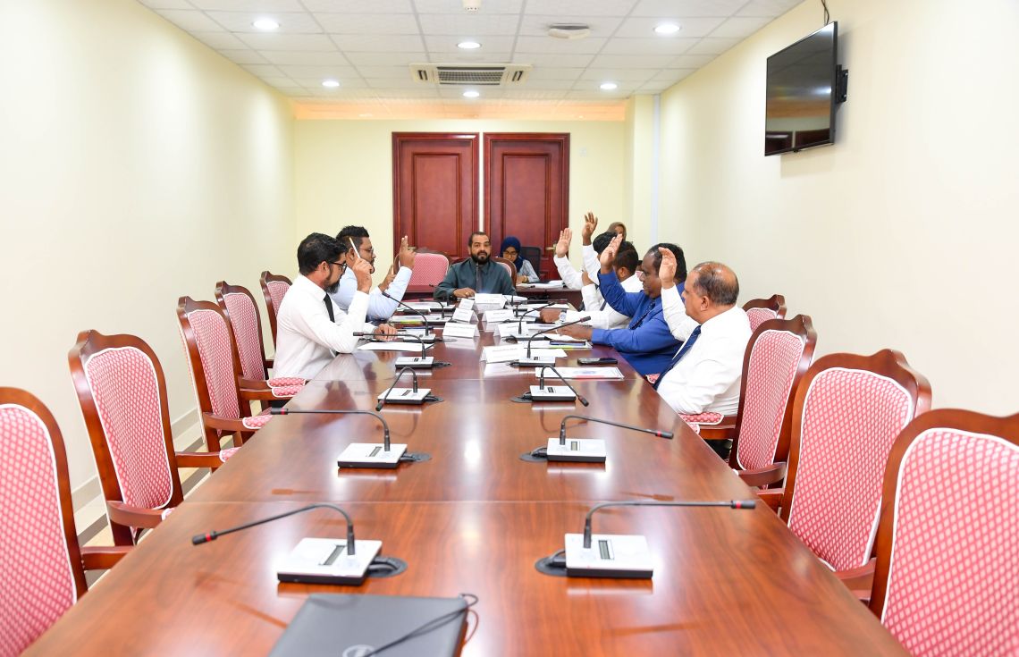 ބަޖެޓަށް ބަހުސް ކުރުމަށް މެންބަރަކަށް 15 މިނެޓު